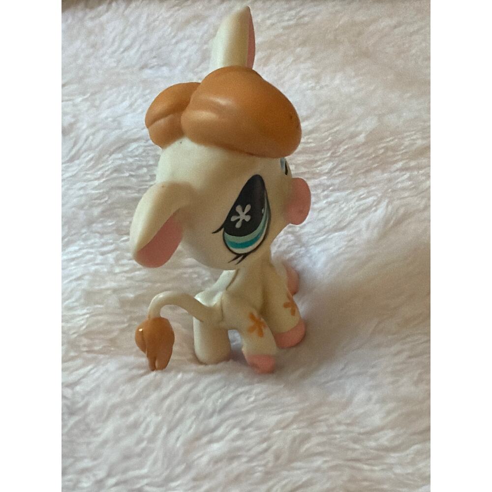 Hasbro Littlest Pet Shop Cow #877 White Brown LPS Figure Blue Star Eyes 2007 - Picture 2 of 14
